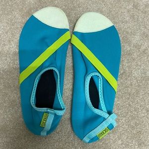 Fitkicks yoga activa water shoes